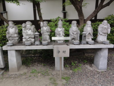 七福神石像
