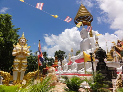 寺院内の仏像