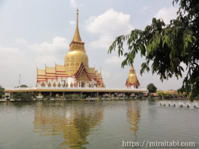 池と寺院