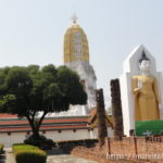 仏塔と仏像