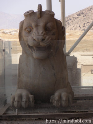 ライオンの像