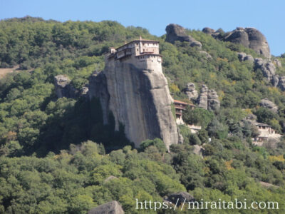 岩の上の修道院